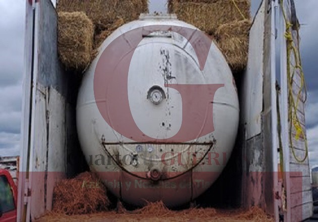 Guardia Nacional decomisa pipa de gas transportada oculta entre pacas
